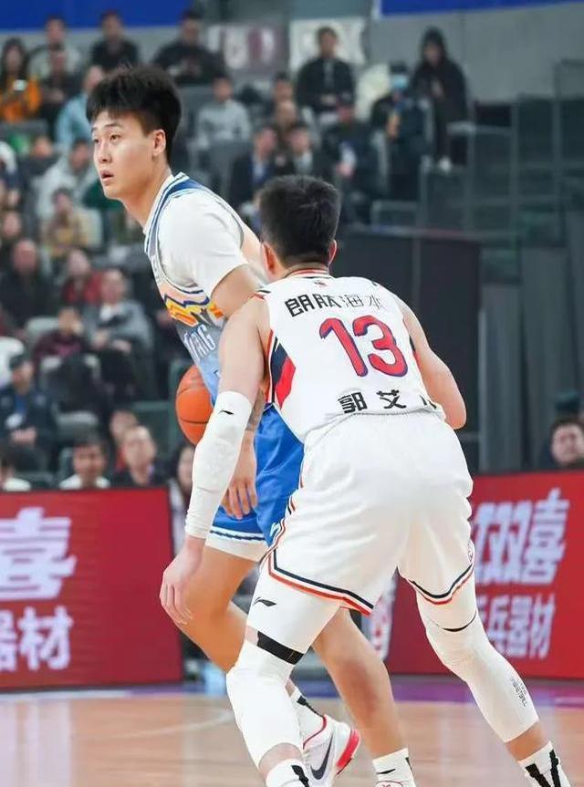 队员发挥出色，帮助球队稳定士气